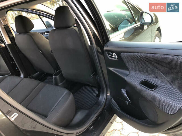 Черный Пежо 207, объемом двигателя 1.6 л и пробегом 184 тыс. км за 4500 $, фото 7 на Automoto.ua