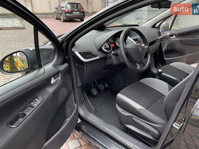 Чорний Пежо 207, об'ємом двигуна 1.4 л та пробігом 160 тис. км за 4900 $, фото 19 на Automoto.ua
