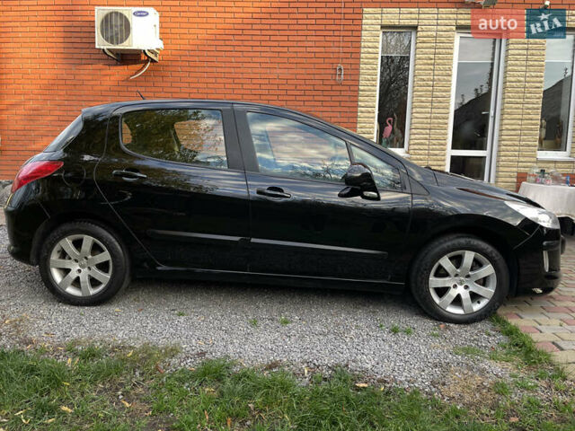 Черный Пежо 207, объемом двигателя 1.6 л и пробегом 135 тыс. км за 5600 $, фото 3 на Automoto.ua