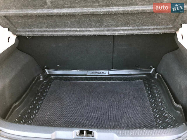 Черный Пежо 207, объемом двигателя 1.6 л и пробегом 184 тыс. км за 4500 $, фото 6 на Automoto.ua