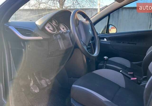 Черный Пежо 207, объемом двигателя 1.36 л и пробегом 145 тыс. км за 4900 $, фото 10 на Automoto.ua