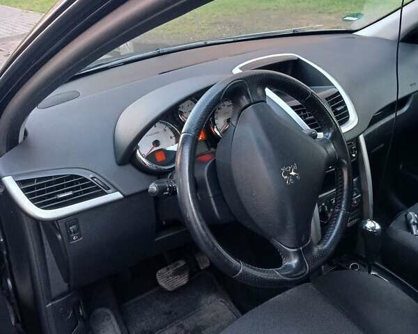 Черный Пежо 207, объемом двигателя 1.6 л и пробегом 220 тыс. км за 5500 $, фото 3 на Automoto.ua