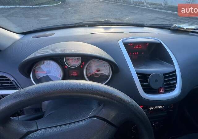 Черный Пежо 207, объемом двигателя 1.36 л и пробегом 145 тыс. км за 4900 $, фото 14 на Automoto.ua