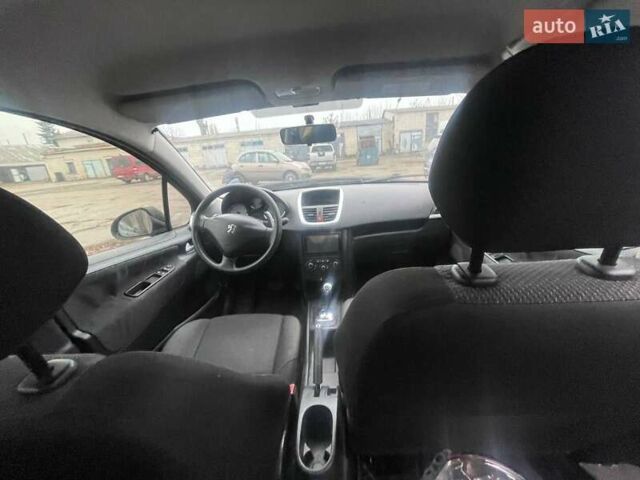 Чорний Пежо 207, об'ємом двигуна 1.36 л та пробігом 130 тис. км за 1699 $, фото 6 на Automoto.ua