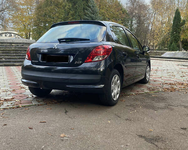 Пежо 207 2010 в Чернигове на Automoto.ua Черный Пежо 207, объемом двигателя 1.6 л и пробегом 198 тыс. км за 4300 $, фото 3 на Automoto.ua