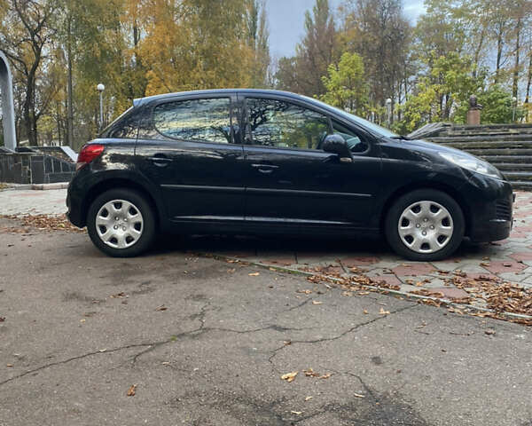 Пежо 207 2010 в Чернигове на Automoto.ua Черный Пежо 207, объемом двигателя 1.6 л и пробегом 198 тыс. км за 4300 $, фото 2 на Automoto.ua