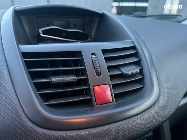 Чорний Пежо 207, об'ємом двигуна 1.4 л та пробігом 145 тис. км за 6090 $, фото 26 на Automoto.ua