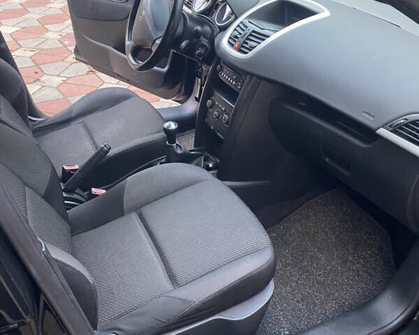 Пежо 207 2010 в Чернигове на Automoto.ua Черный Пежо 207, объемом двигателя 1.6 л и пробегом 198 тыс. км за 4300 $, фото 19 на Automoto.ua