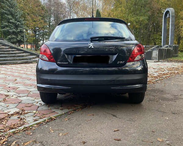 Пежо 207 2010 в Чернигове на Automoto.ua Черный Пежо 207, объемом двигателя 1.6 л и пробегом 198 тыс. км за 4300 $, фото 4 на Automoto.ua
