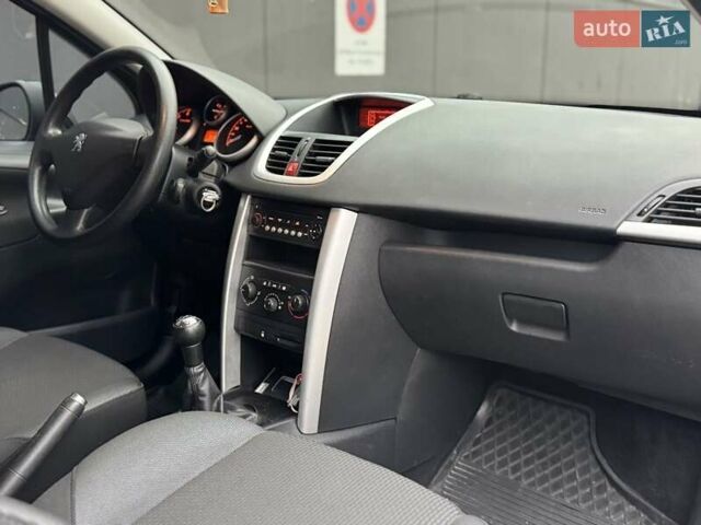 Черный Пежо 207, объемом двигателя 1.56 л и пробегом 280 тыс. км за 3950 $, фото 14 на Automoto.ua