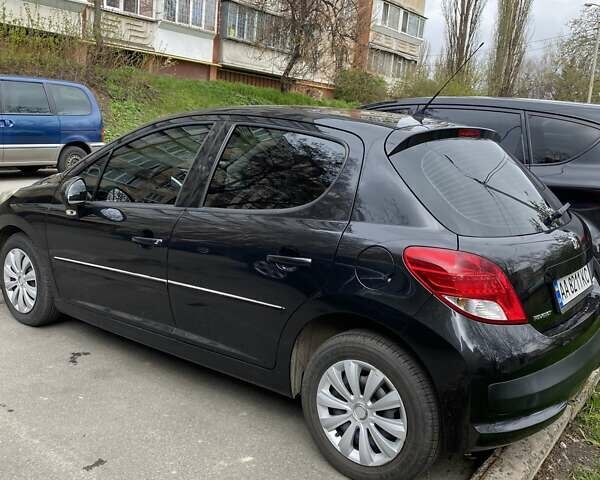 Чорний Пежо 207, об'ємом двигуна 1.36 л та пробігом 192 тис. км за 5500 $, фото 5 на Automoto.ua