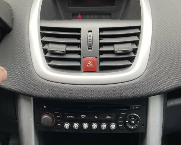 Чорний Пежо 207, об'ємом двигуна 1.36 л та пробігом 192 тис. км за 5500 $, фото 29 на Automoto.ua