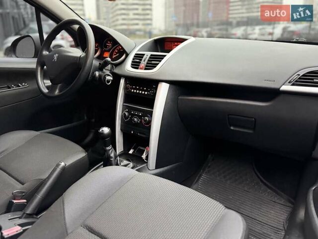 Черный Пежо 207, объемом двигателя 1.56 л и пробегом 280 тыс. км за 3950 $, фото 11 на Automoto.ua