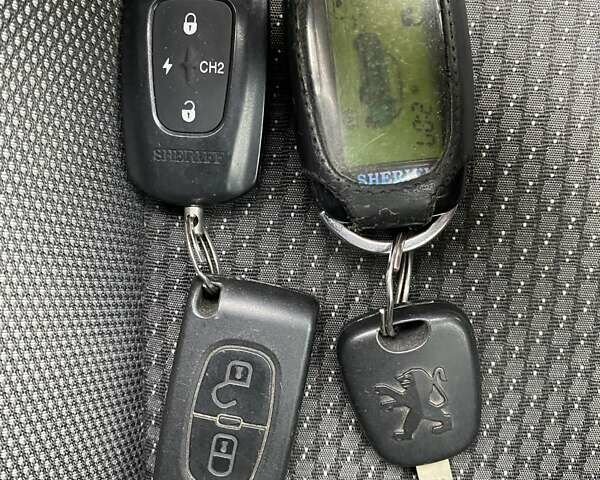 Чорний Пежо 207, об'ємом двигуна 1.36 л та пробігом 192 тис. км за 5500 $, фото 37 на Automoto.ua