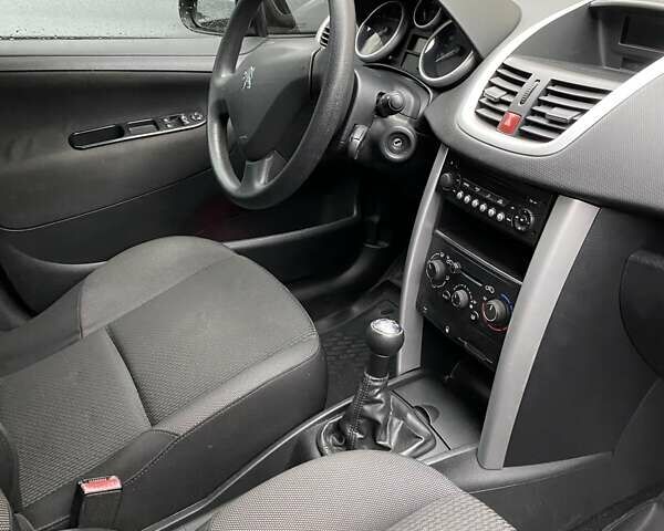 Чорний Пежо 207, об'ємом двигуна 1.36 л та пробігом 192 тис. км за 5500 $, фото 23 на Automoto.ua