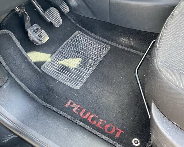 Чорний Пежо 207, об'ємом двигуна 1.36 л та пробігом 192 тис. км за 5500 $, фото 26 на Automoto.ua