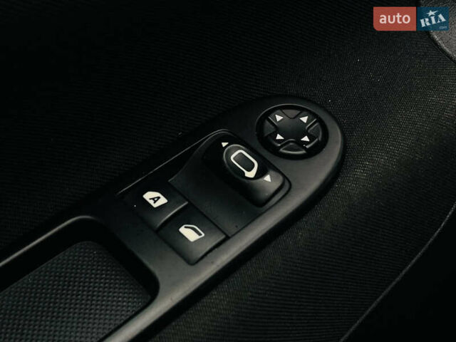 Черный Пежо 207, объемом двигателя 1.4 л и пробегом 225 тыс. км за 6500 $, фото 11 на Automoto.ua