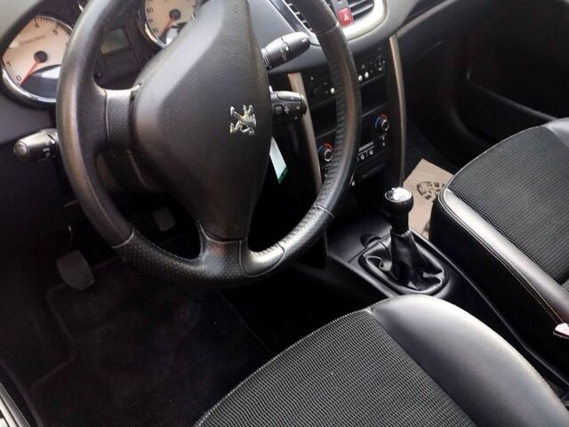 Черный Пежо 207, объемом двигателя 1.4 л и пробегом 225 тыс. км за 5500 $, фото 2 на Automoto.ua