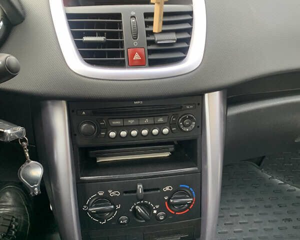 Черный Пежо 207, объемом двигателя 1.6 л и пробегом 200 тыс. км за 5500 $, фото 24 на Automoto.ua