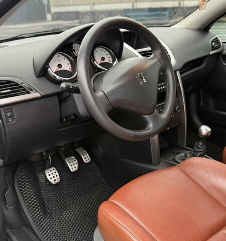 Черный Пежо 207, объемом двигателя 1.6 л и пробегом 137 тыс. км за 6500 $, фото 7 на Automoto.ua