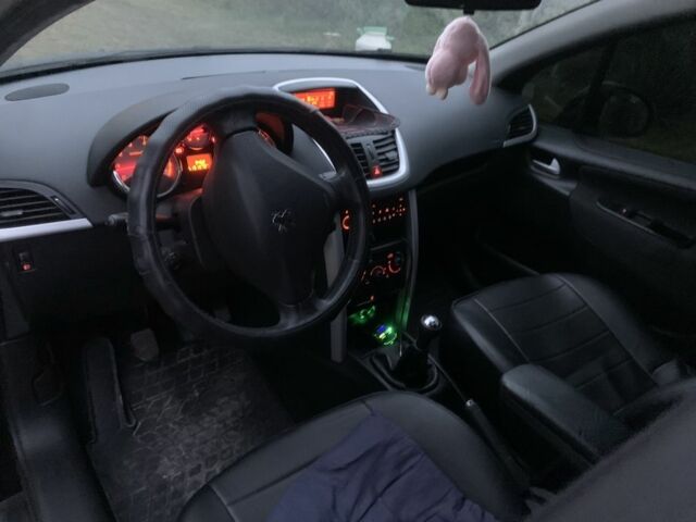 Пежо 207 2011 в Жовкве на Automoto.ua Черный Пежо 207, объемом двигателя 1.6 л и пробегом 130 тыс. км за 4700 $, фото 6 на Automoto.ua