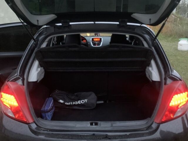 Пежо 207 2011 в Жовкве на Automoto.ua Черный Пежо 207, объемом двигателя 1.6 л и пробегом 130 тыс. км за 4700 $, фото 5 на Automoto.ua