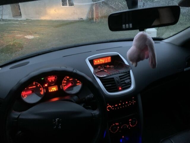 Пежо 207 2011 в Жовкве на Automoto.ua Черный Пежо 207, объемом двигателя 1.6 л и пробегом 130 тыс. км за 4700 $, фото 7 на Automoto.ua