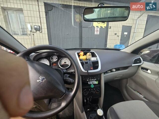 Чорний Пежо 207, об'ємом двигуна 1.6 л та пробігом 331 тис. км за 4500 $, фото 1 на Automoto.ua