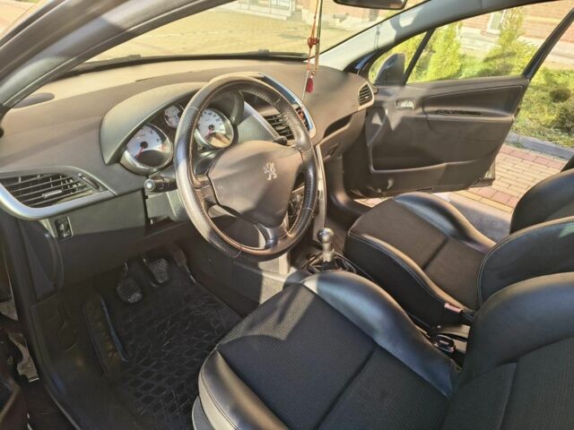 Черный Пежо 207, объемом двигателя 1.6 л и пробегом 220 тыс. км за 4000 $, фото 6 на Automoto.ua