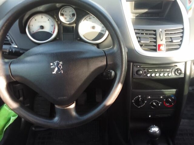 Чорний Пежо 207, об'ємом двигуна 1.6 л та пробігом 208 тис. км за 4613 $, фото 7 на Automoto.ua