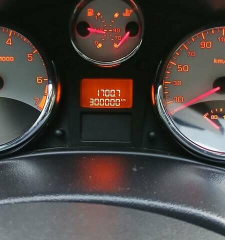 Чорний Пежо 207, об'ємом двигуна 1.6 л та пробігом 303 тис. км за 3400 $, фото 1 на Automoto.ua