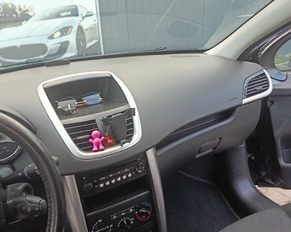 Чорний Пежо 207, об'ємом двигуна 1.6 л та пробігом 165 тис. км за 5150 $, фото 9 на Automoto.ua
