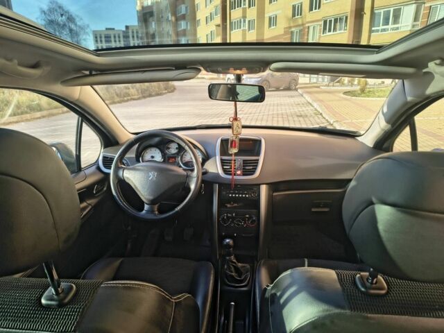 Черный Пежо 207, объемом двигателя 1.6 л и пробегом 220 тыс. км за 4000 $, фото 21 на Automoto.ua