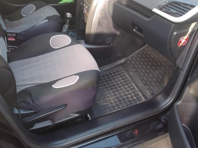 Чорний Пежо 207, об'ємом двигуна 1.6 л та пробігом 208 тис. км за 4613 $, фото 1 на Automoto.ua