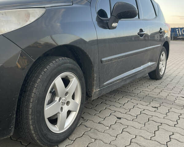 Черный Пежо 207, объемом двигателя 1.36 л и пробегом 243 тыс. км за 3200 $, фото 9 на Automoto.ua