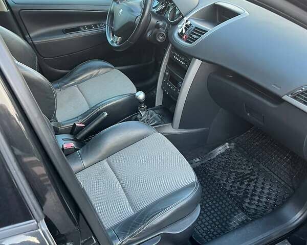 Черный Пежо 207, объемом двигателя 1.6 л и пробегом 205 тыс. км за 4250 $, фото 25 на Automoto.ua