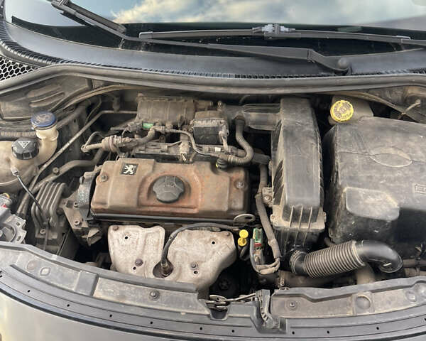 Черный Пежо 207, объемом двигателя 1.36 л и пробегом 243 тыс. км за 3200 $, фото 10 на Automoto.ua