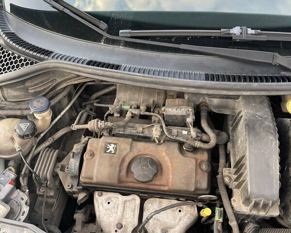 Черный Пежо 207, объемом двигателя 1.36 л и пробегом 243 тыс. км за 3200 $, фото 11 на Automoto.ua