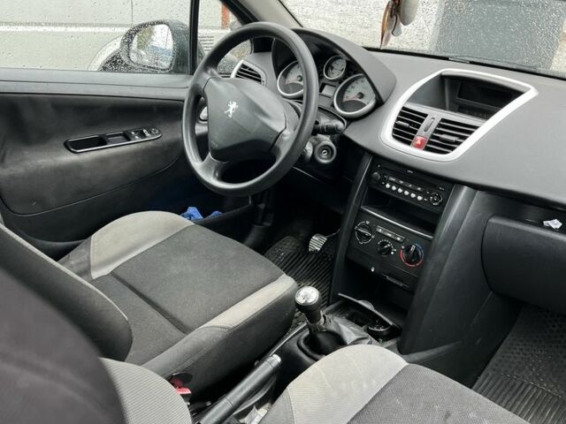 Черный Пежо 207, объемом двигателя 1.6 л и пробегом 230 тыс. км за 3820 $, фото 3 на Automoto.ua