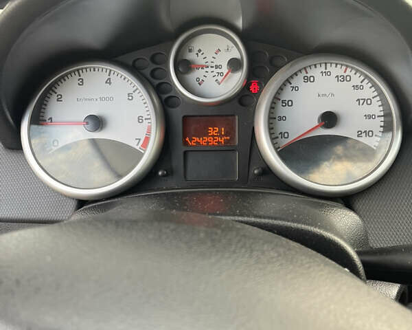 Черный Пежо 207, объемом двигателя 1.36 л и пробегом 243 тыс. км за 3200 $, фото 13 на Automoto.ua