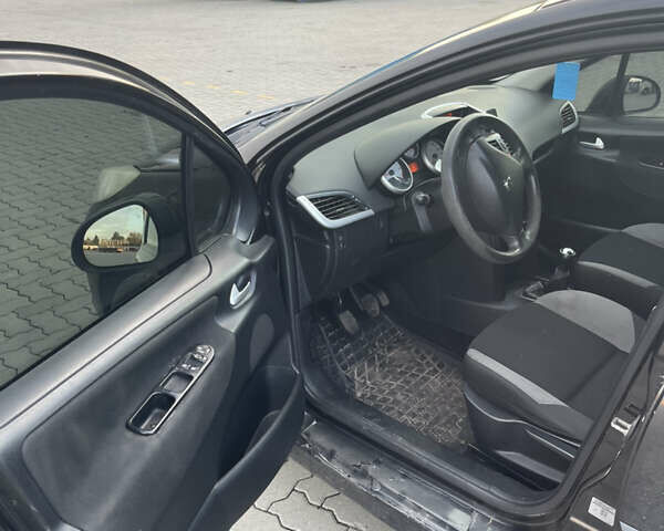 Черный Пежо 207, объемом двигателя 1.36 л и пробегом 243 тыс. км за 3200 $, фото 12 на Automoto.ua