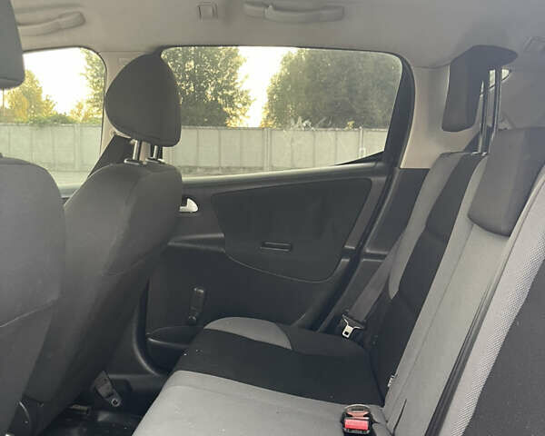 Черный Пежо 207, объемом двигателя 1.36 л и пробегом 243 тыс. км за 3200 $, фото 15 на Automoto.ua