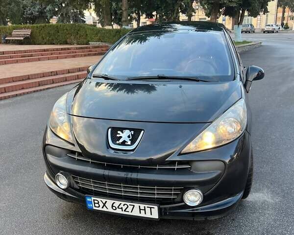 Черный Пежо 207, объемом двигателя 1.6 л и пробегом 205 тыс. км за 4250 $, фото 1 на Automoto.ua