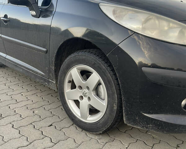 Черный Пежо 207, объемом двигателя 1.36 л и пробегом 243 тыс. км за 3200 $, фото 6 на Automoto.ua