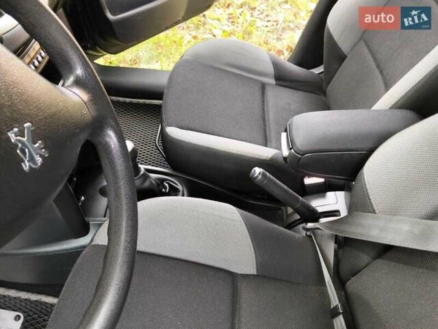 Черный Пежо 207, объемом двигателя 1.4 л и пробегом 196 тыс. км за 5000 $, фото 6 на Automoto.ua