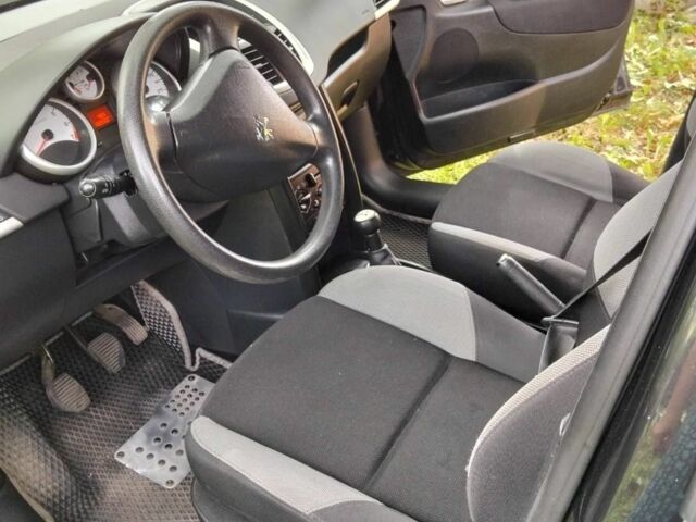 Черный Пежо 207, объемом двигателя 1.4 л и пробегом 196 тыс. км за 4999 $, фото 1 на Automoto.ua