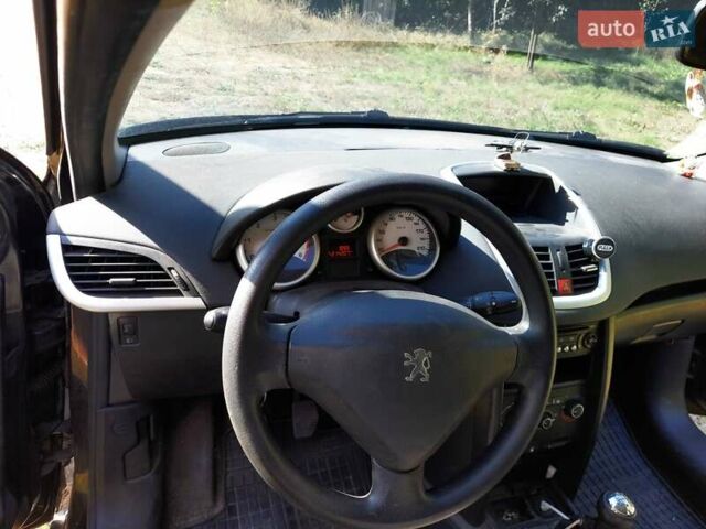 Чорний Пежо 207, об'ємом двигуна 1.56 л та пробігом 215 тис. км за 5000 $, фото 6 на Automoto.ua
