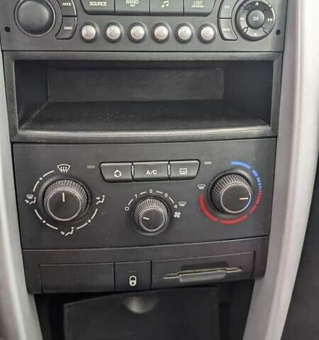 Черный Пежо 207, объемом двигателя 1.56 л и пробегом 255 тыс. км за 5000 $, фото 13 на Automoto.ua