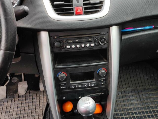 Чорний Пежо 207, об'ємом двигуна 1.6 л та пробігом 292 тис. км за 6000 $, фото 3 на Automoto.ua