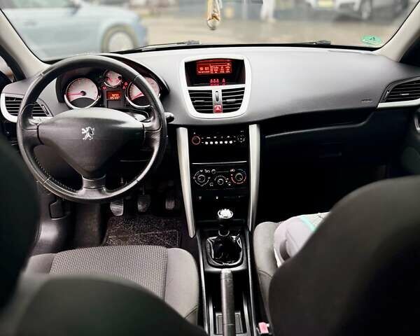 Черный Пежо 207, объемом двигателя 1.4 л и пробегом 125 тыс. км за 5300 $, фото 13 на Automoto.ua